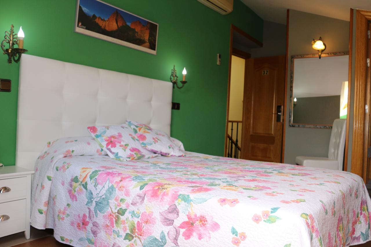 Hostal Don Jaime II Segóvia Exterior foto